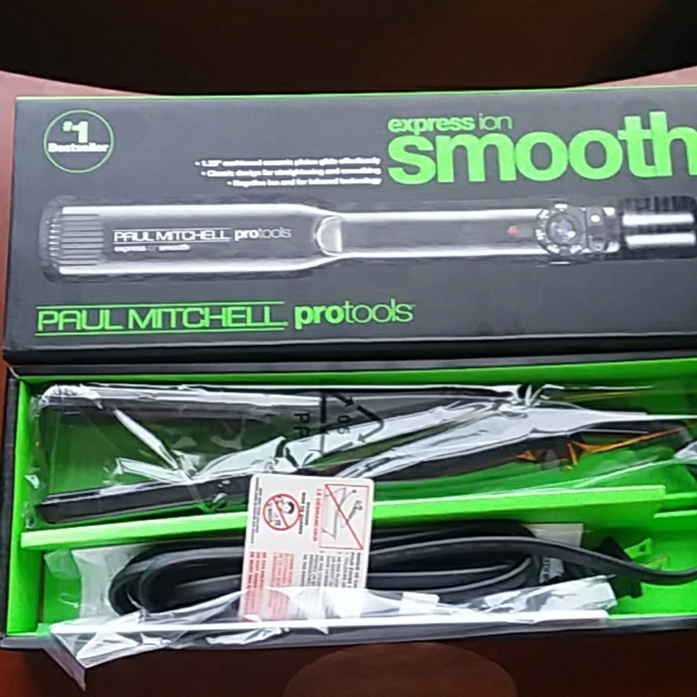 Sold NIB Paul Mitchell ION Smooth Flat Iron